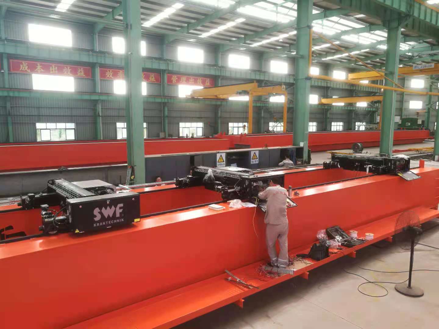 2.2、雙梁起重機（多吊點同步聯(lián)動）.jpg