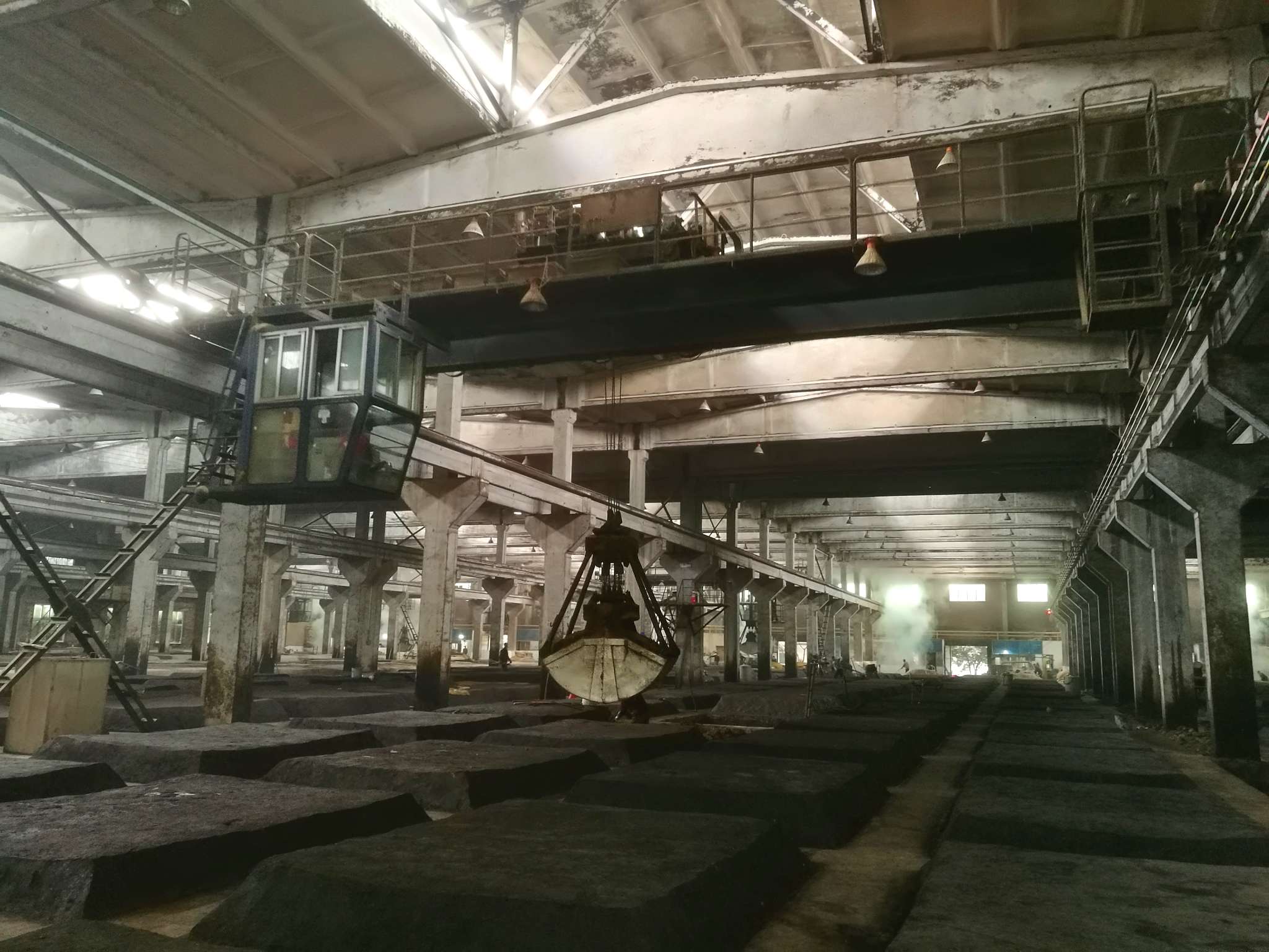 1、第一代：酒糟抓斗起重機(jī).jpg