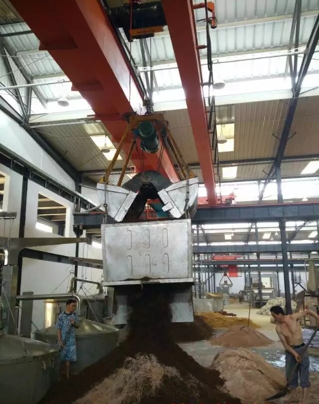 2、第二代：抓斗料斗兩用起重機(jī)（原圖）.jpg