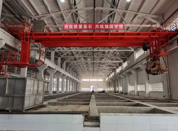第三代：半自動(dòng)抓斗、料斗起重機(jī)